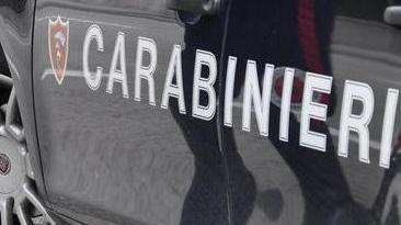 Rissa dentro al bar arrivano i carabinieri