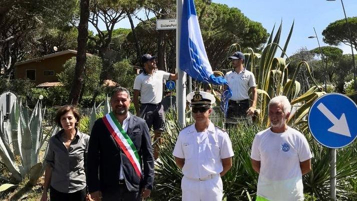 Innalzata la Bandiera blu