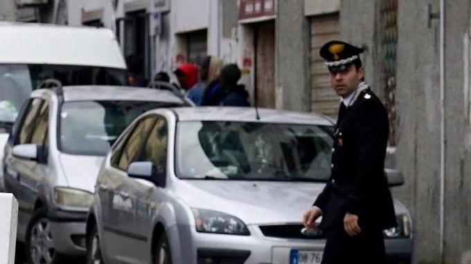 Tenta di uccidere la sorella investendola