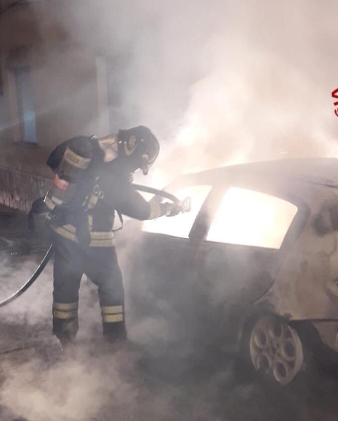 Siniscola, distrutta dalle fiamme l’Alfa 147 di un allevatore