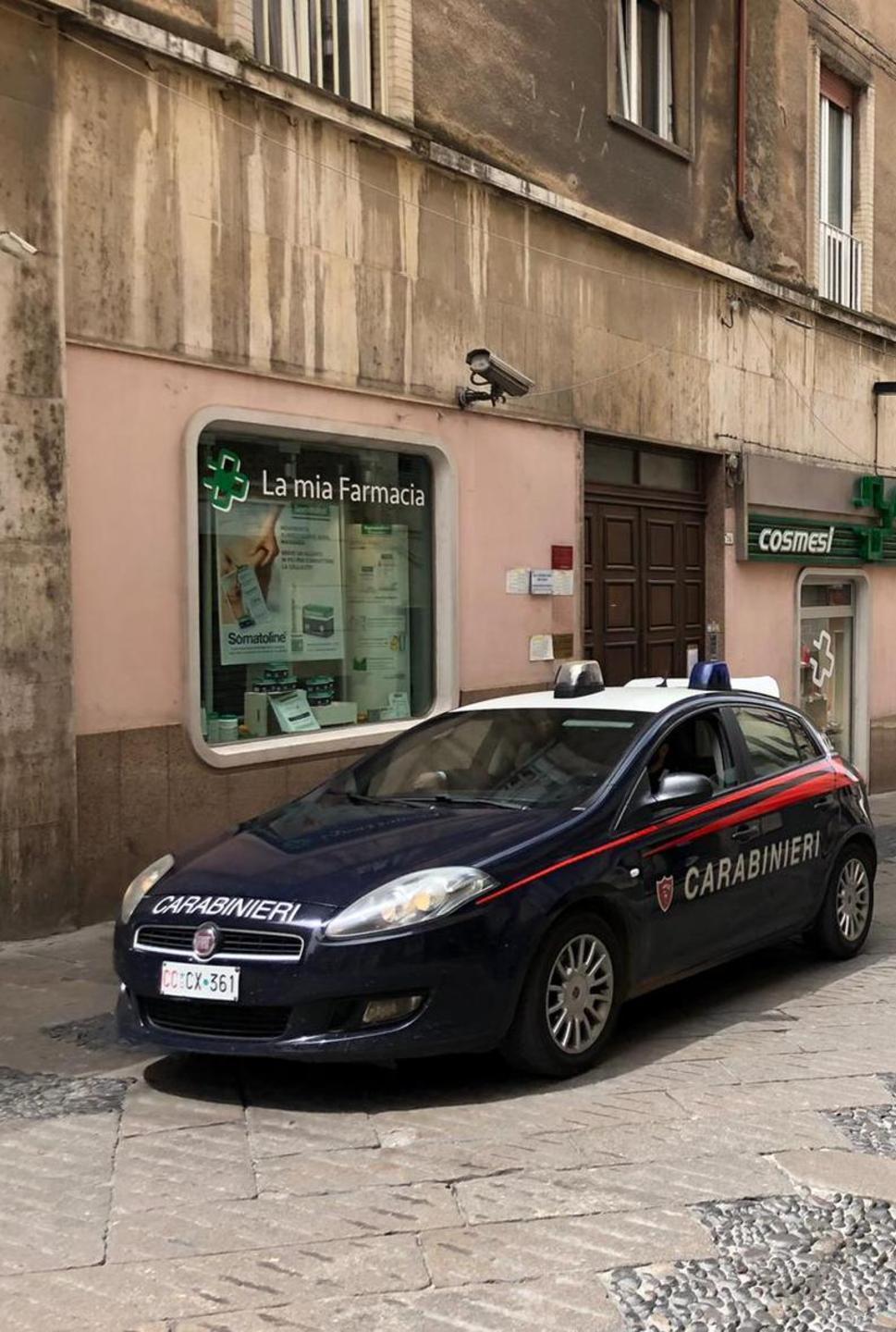 Botte al barista e poi ai carabinieri: arrestato