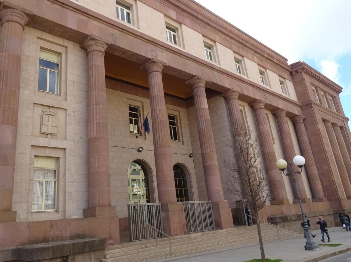 Sassari, maltrattamenti alla madre: giovane a giudizio 