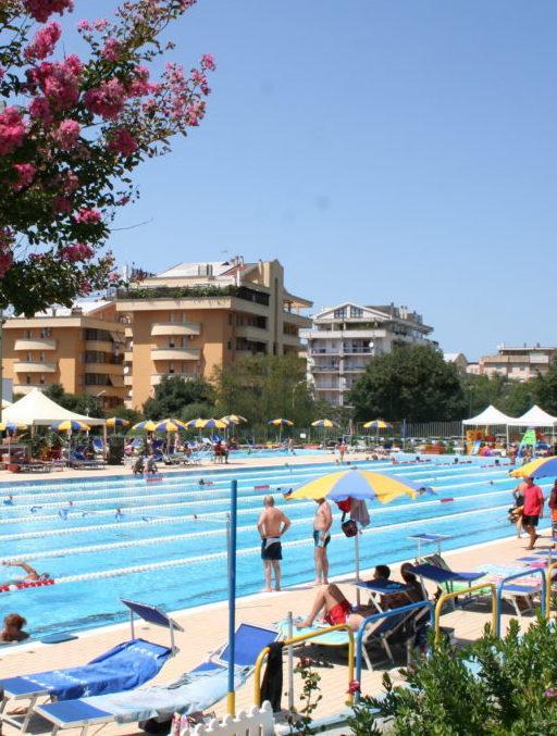 In piscina con cautela: vince ancora la paura 