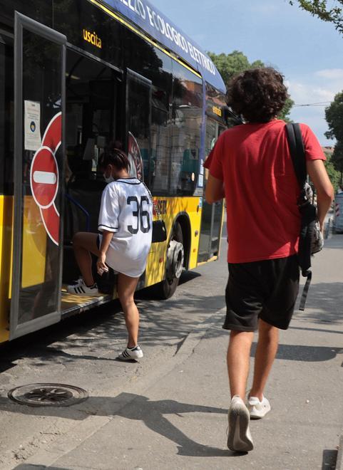 Modena «Come timbro il ticket?» Sul bus Seta in mascherina con l’incubo della multa 
