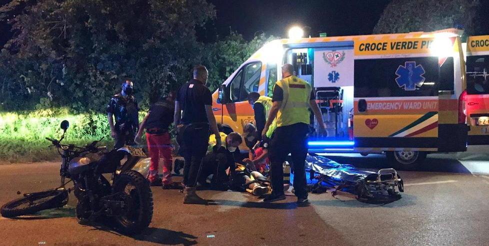 Schianto moto-Suv sulla via di Scorrimento in Versilia: grave un ventenne 