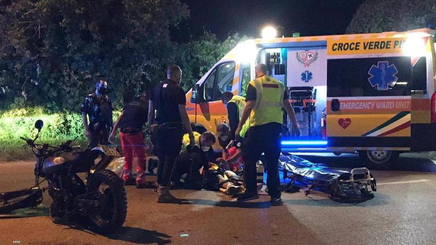 Schianto moto-Suv sulla via di Scorrimento in Versilia: grave un ventenne