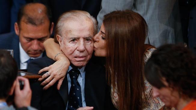 Argentina: ex presidente Menem celebra i 90 anni in clinica