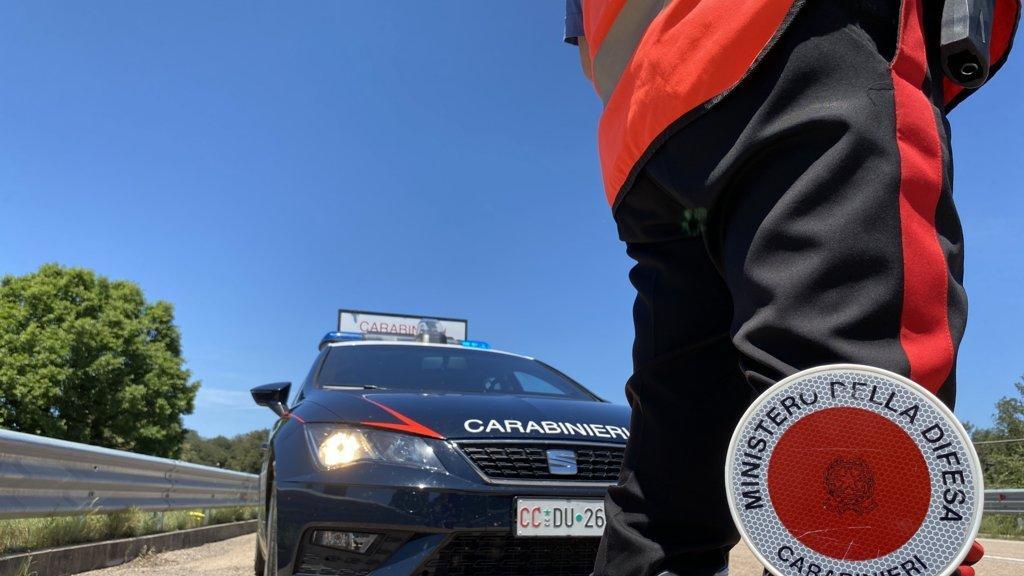 Accoltella il fidanzato al costato dopo un litigio