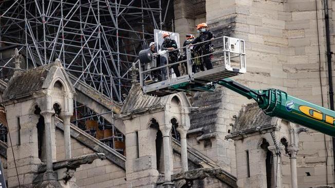 Parigi, l'impalcatura di Notre-Dame rimossa entro fine settembre 