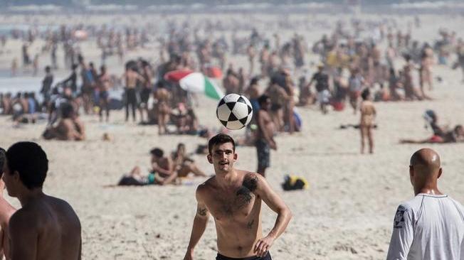 Coronavirus, Rio del Janeiro libera le attività in spiaggia e in palestra 