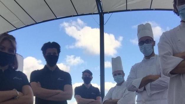 Lo staff dello chef Gilberto Rossi nel ristorante Pepenero di San Miniato