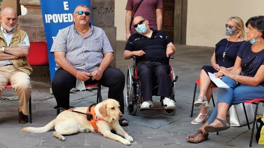 L’Unione Ciechi festeggia 100 anni: Lucca si fa viola