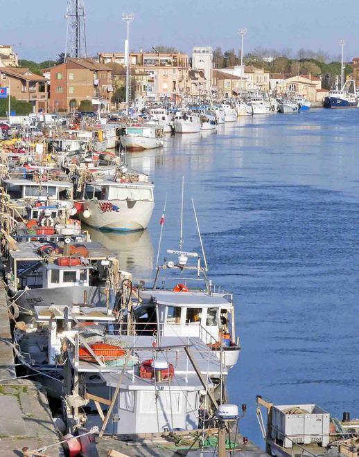 Scogli a protezione del portocanale Con fondi dell’Idrovia 
