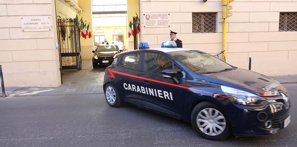 Entra in caserma con la valigia: «Ora arrestatemi» 