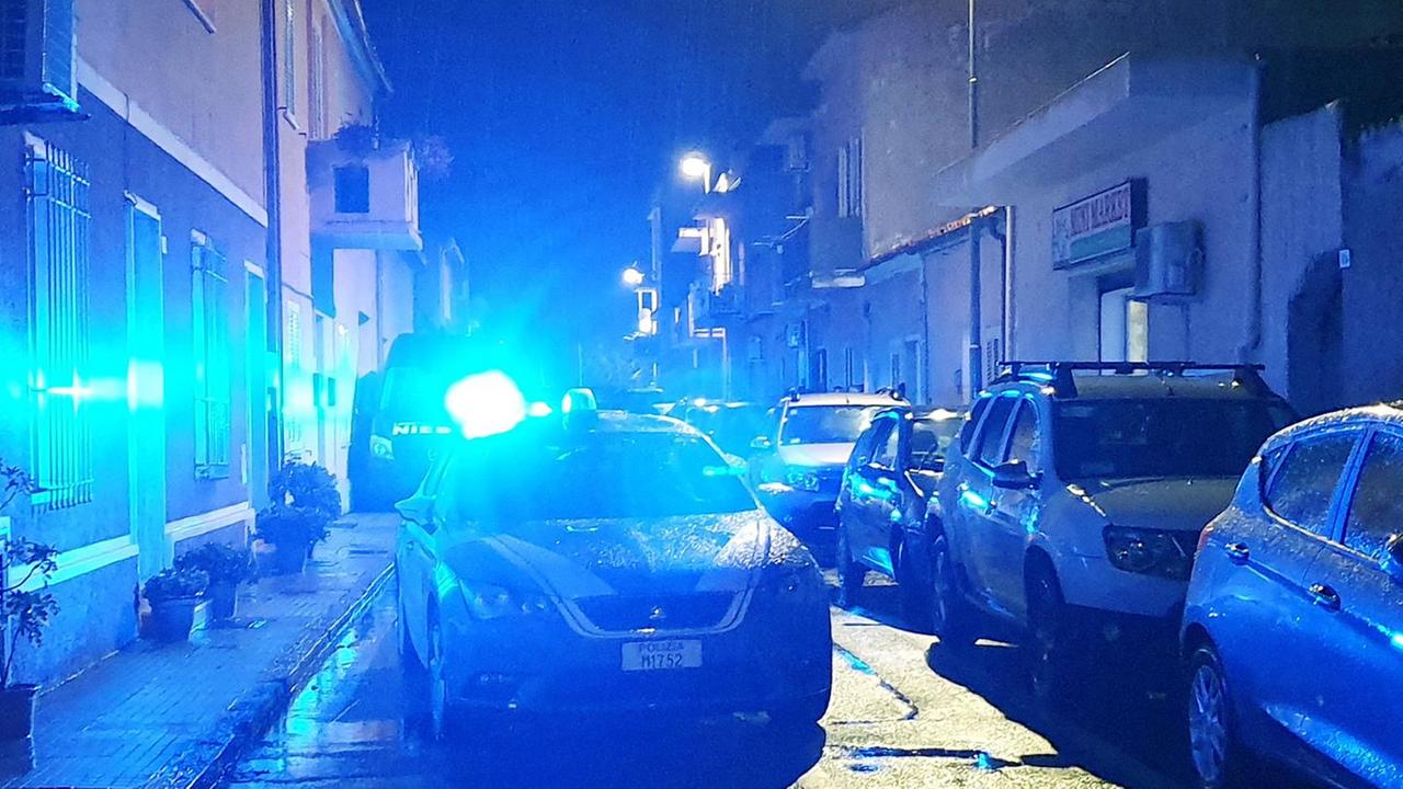 La polizia setaccia il centro storico