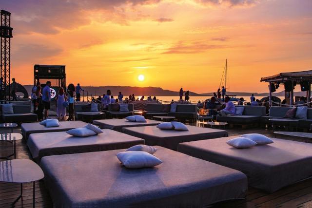 Tutto pronto al Phi Beach per la serata inaugurale