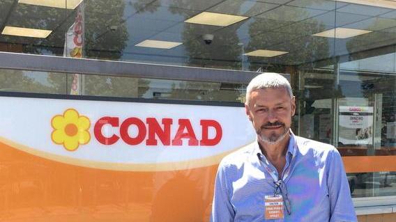 Valter Geri, davanti alla Conad di Vallescaja
