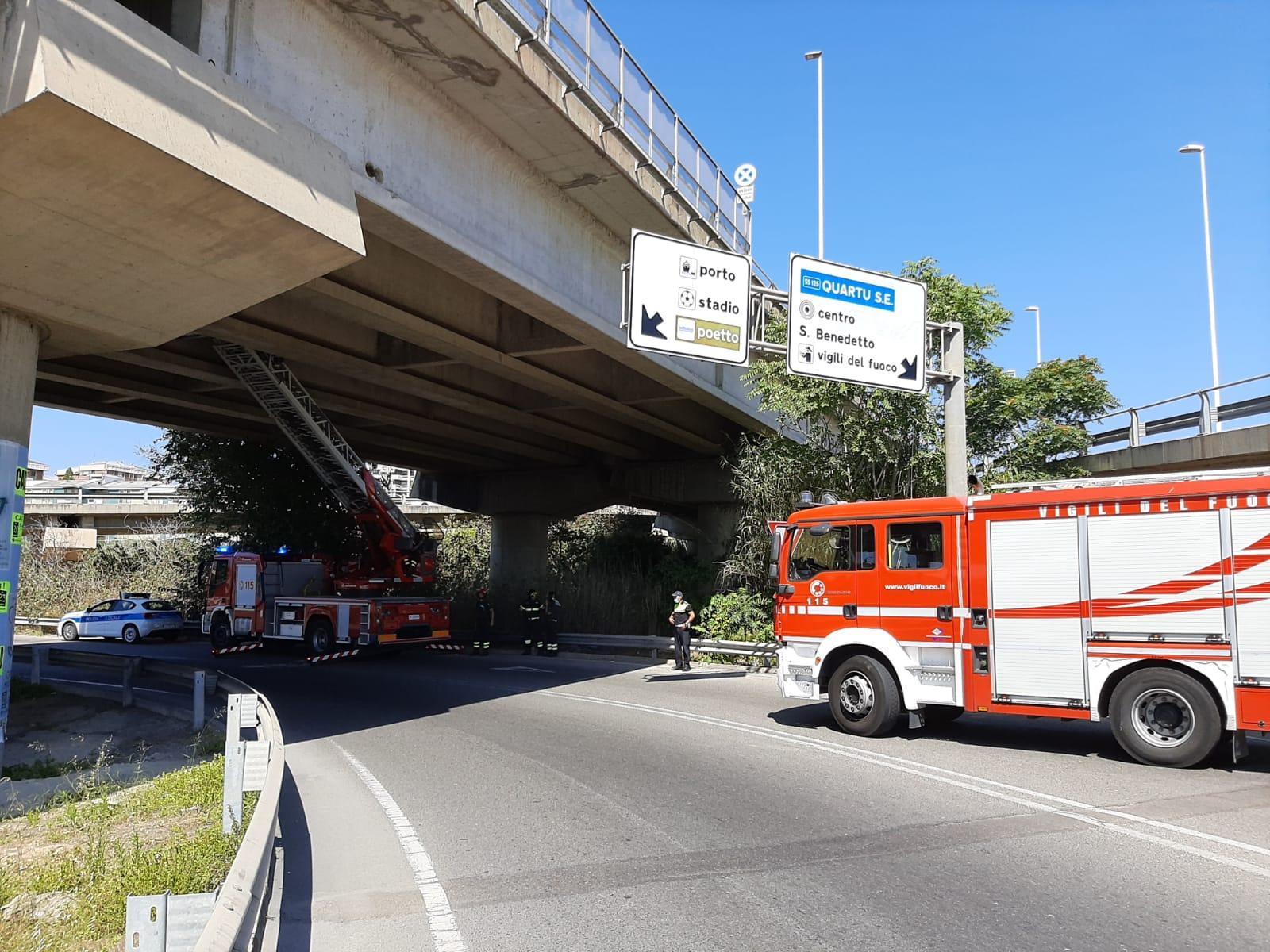 La strada bloccata (foto mario rosas)