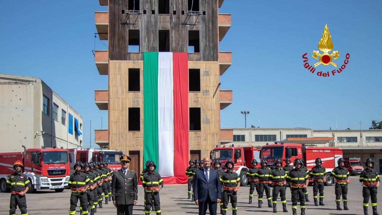 Vigili del fuoco, a Cagliari giurano 26 allievi