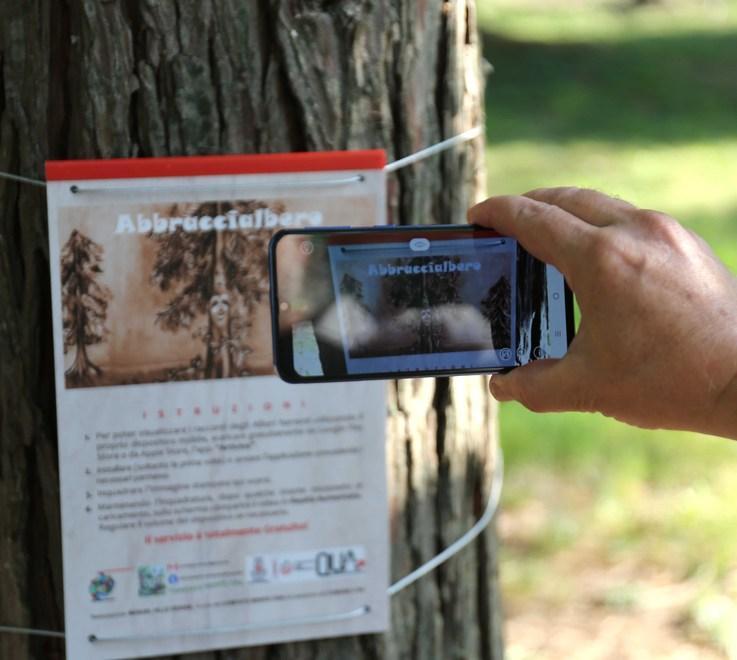 Gli alberi di via Monte Cisa raccontano tramite un’app storie e segreti del Parco 