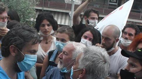 «Che brutto vedere il nostro consiglio militarizzato»