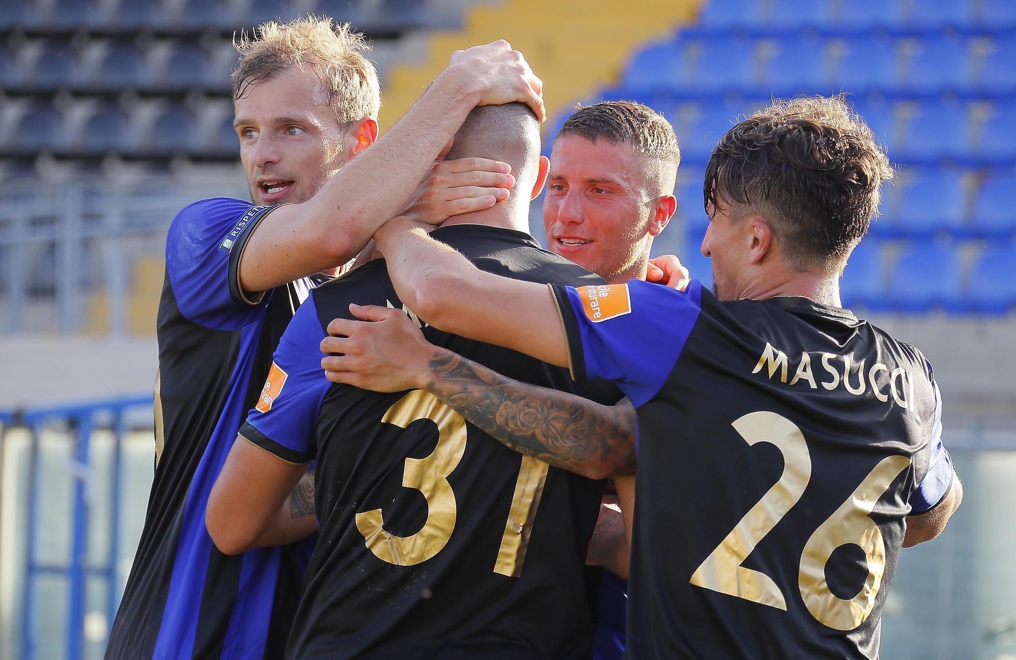 L'esultanza dei nerazzurri (Foto Fabio Muzzi)