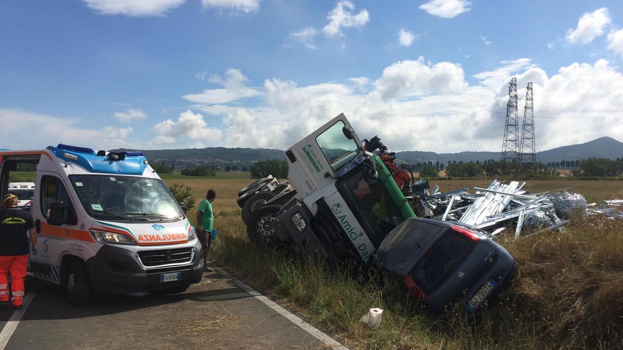 Scontro frontale tra auto e camion, 41enne a Cisanello con Pegaso