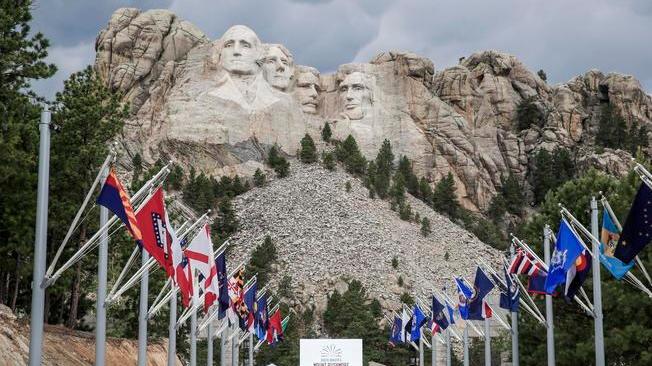 Trump a Mount Rushmore, no a mascherine