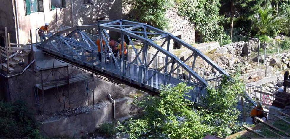 Inaugurato a Gronda un ponte in acciaio lungo 15 metri 
