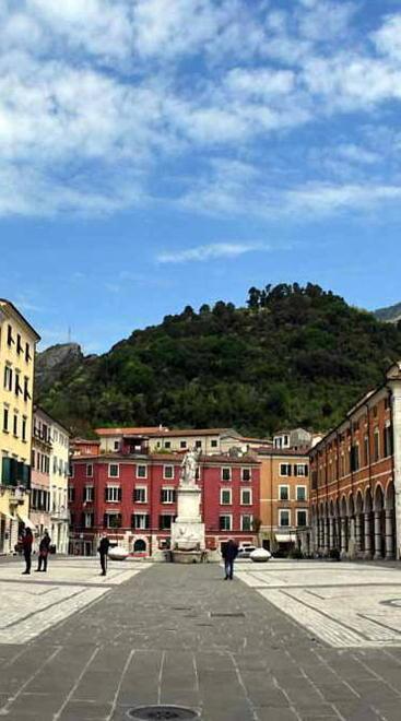 “Camici e grembiuli” oggi insieme in piazza 