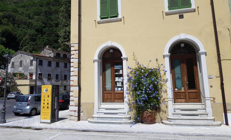 Chiudono tre locali e un centro estetico nel cuore di Seravezza 