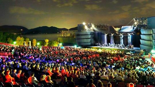 Lo spettacolo dal vivo, confronto al teatro Puccini