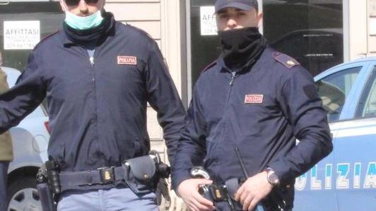 Tenta una rapina, se ne pente e chiama la polizia: arrestato