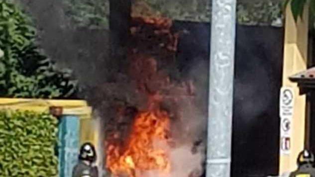 Incendio di rifiuti all’isola ecologica