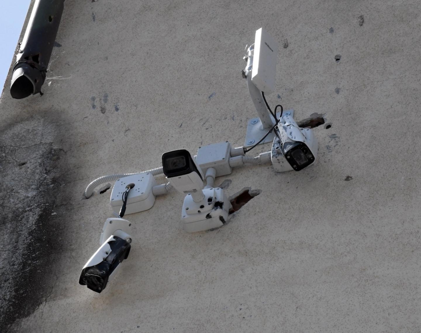 Telecamere, nuovo raid a fucilate 