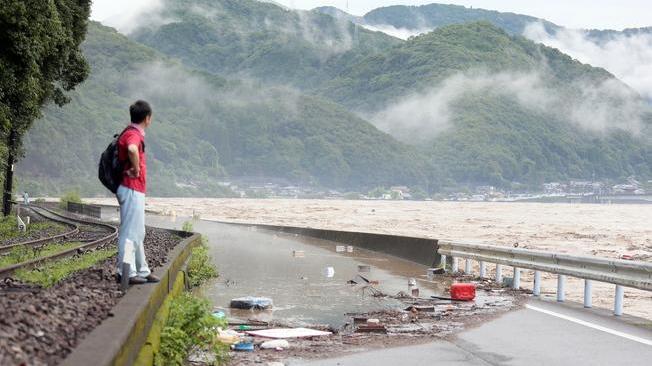 Giappone: almeno due morti e 13 dispersi nelle inondazioni