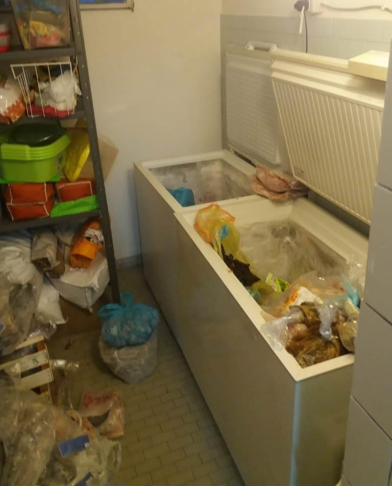 Gli alimenti sequestrati nel ristorante