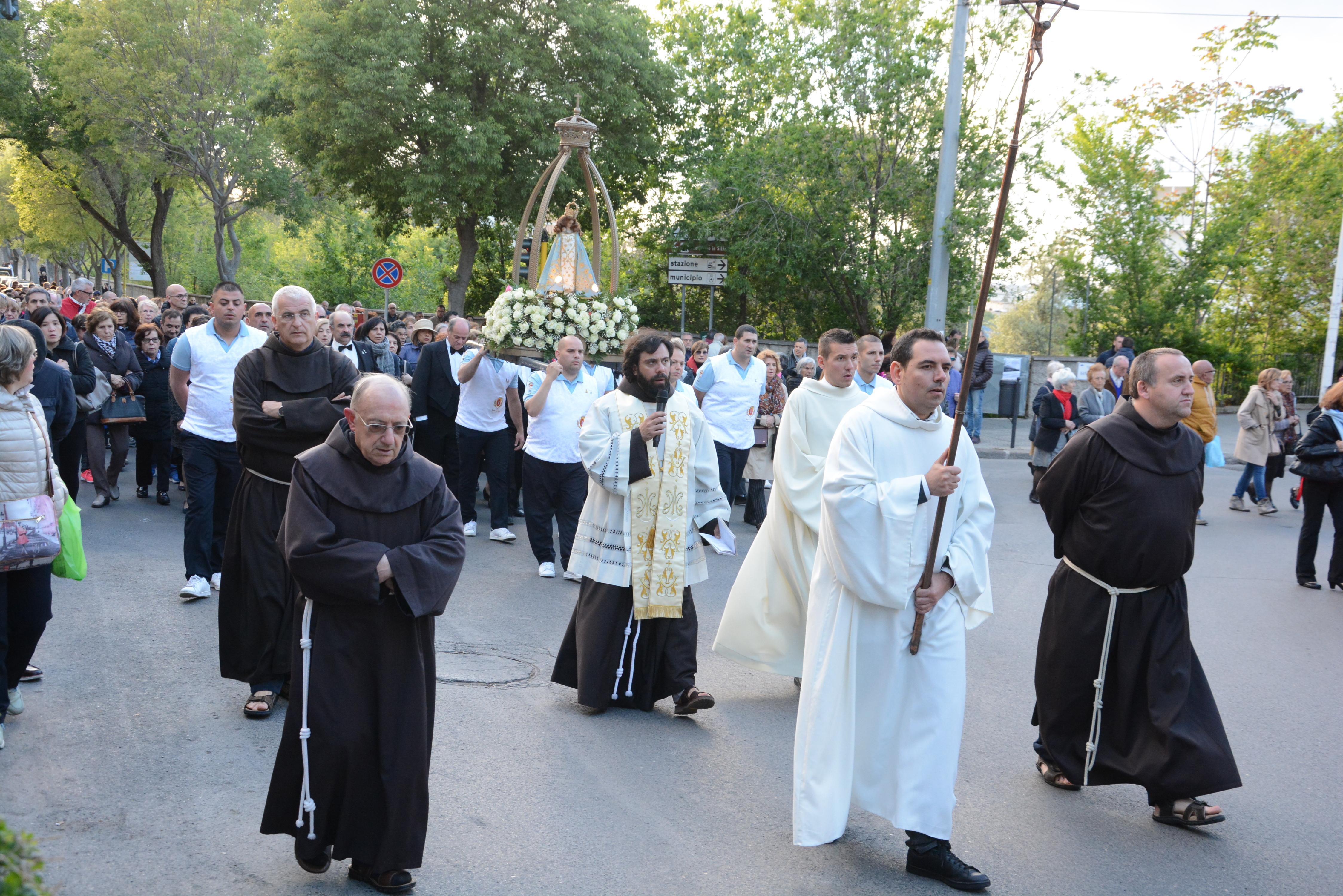 Processioni ed eventi religiosi e sport da contatto: c'è il via libera regionale 