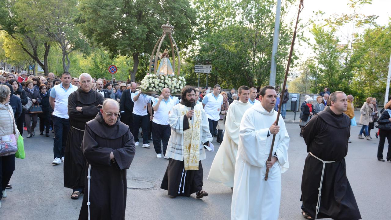 Processioni ed eventi religiosi e sport da contatto: c'è il via libera regionale