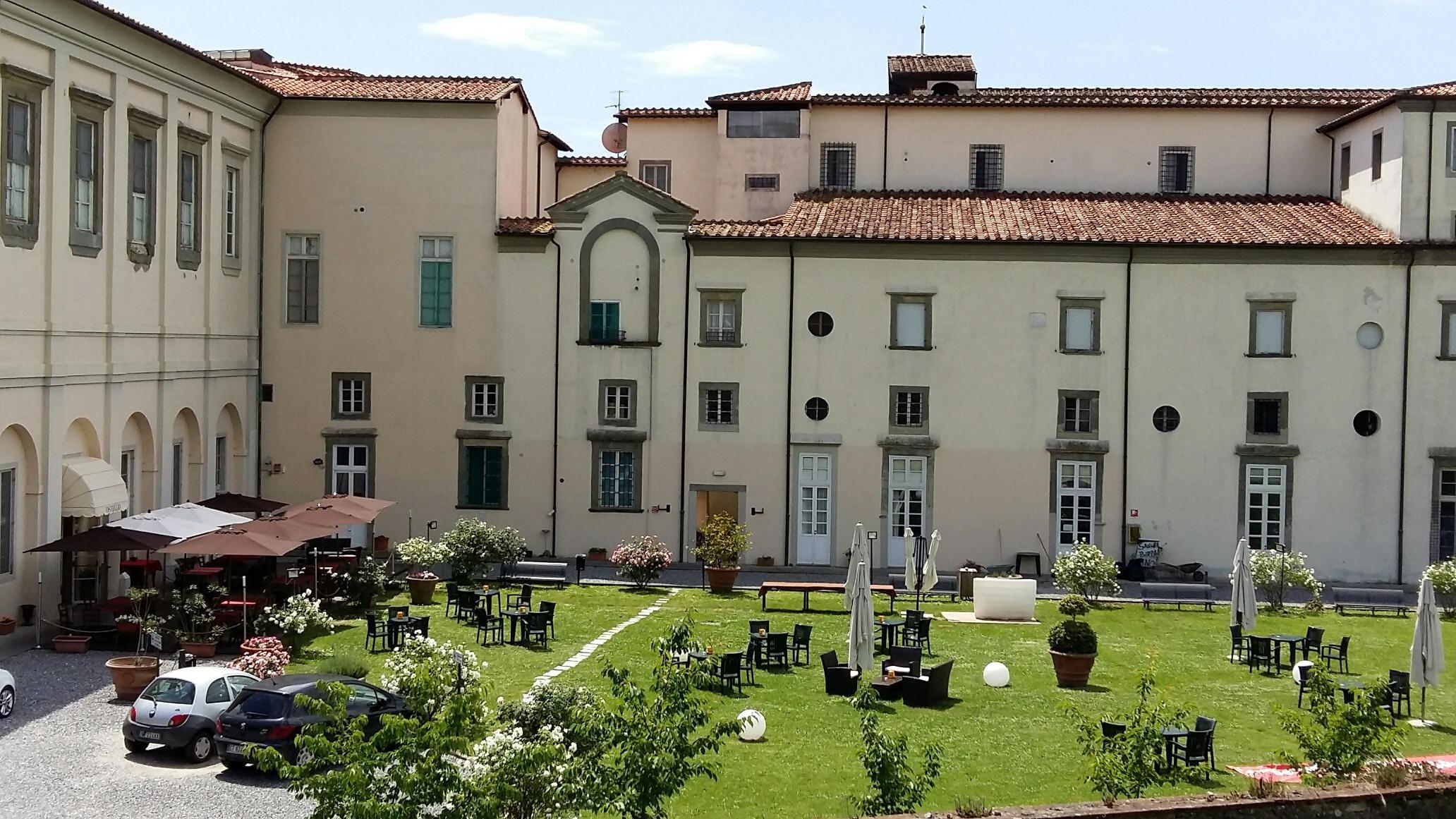 Arredi dell’ostello all’asta: si parte dal prezzo base (stracciato) di 1 euro 