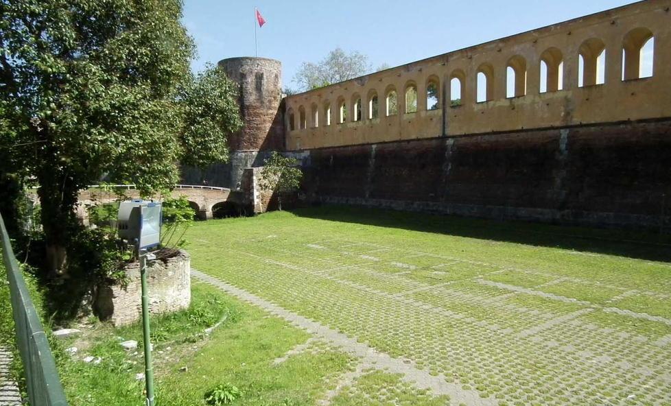 Parcheggio al Giardino Scotto, favorevoli e contrari a confronto 
