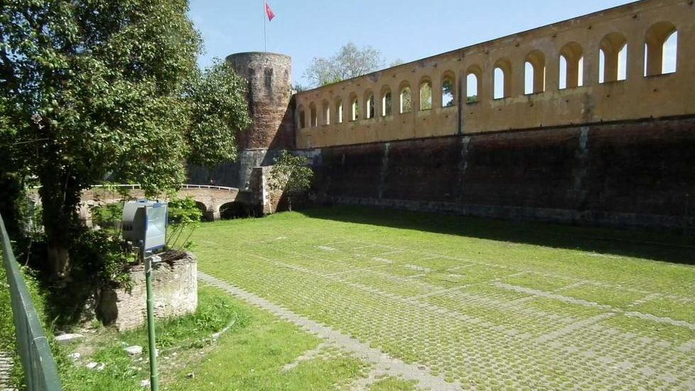 Parcheggio al Giardino Scotto, favorevoli e contrari a confronto