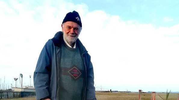 Il prete dei pescatori è tornato a Viareggio: «Ma il trasferimento è stato troppo rapido»