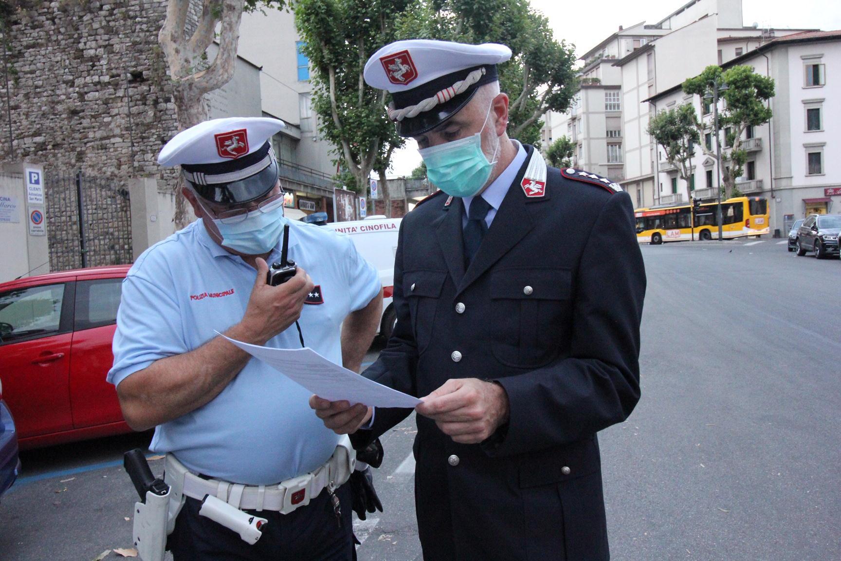 I controlli dei vigili urbani (foto Batavia)