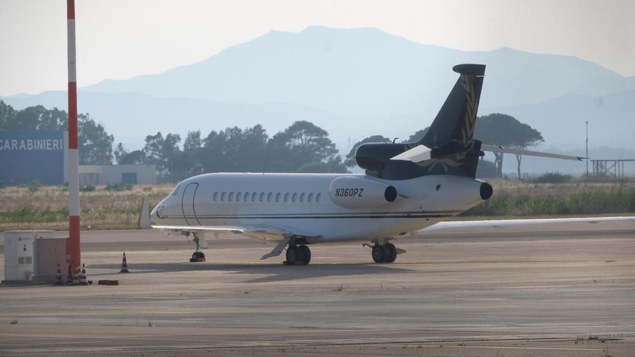 L'aereo privato che ha condotto gli americani a Elmas costretto poi a ripartire con i passeggeri a bordo