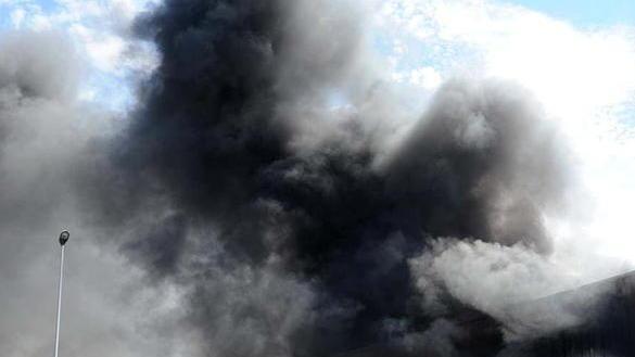 I vigili del fuoco intervengono con nove mezzi