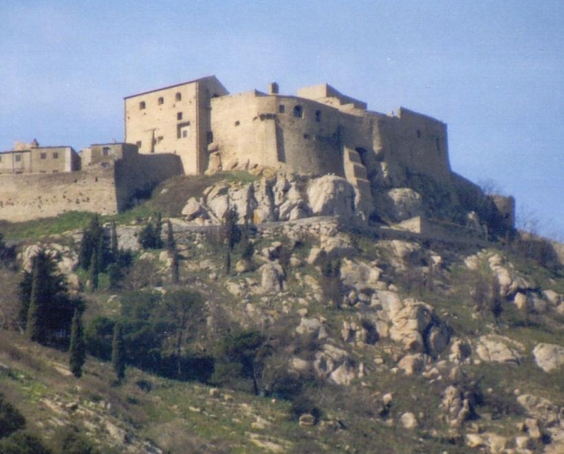 La Rocca Pisana finisce nella bufera «Scelte illegittime» 