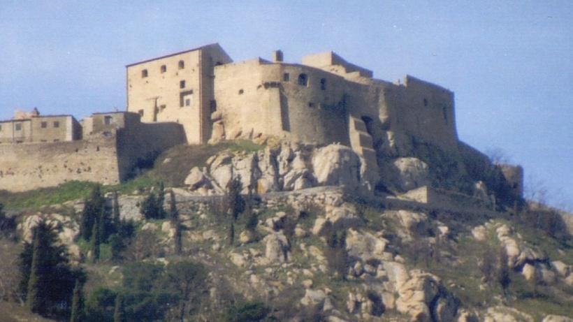 La Rocca Pisana finisce nella bufera «Scelte illegittime»
