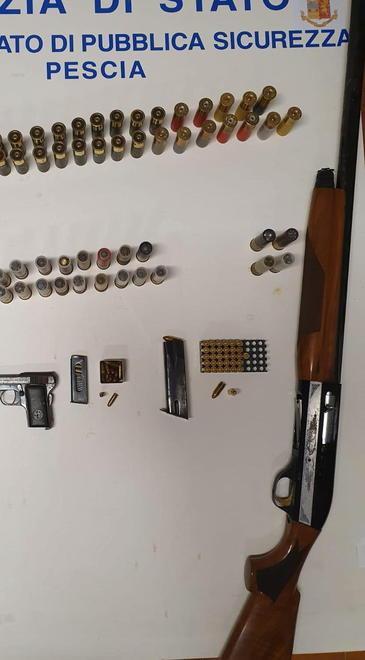 Teneva armi ben nascoste in casa: arrestato 