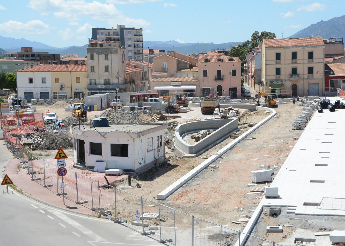 Nizzi: «Prima le strade poi la piazza» 